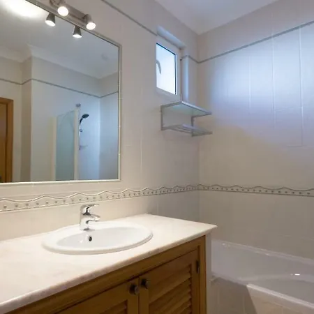 2 Bedroom Townhouse Quinta Da Encosta Velha بيت للعطل بودينز